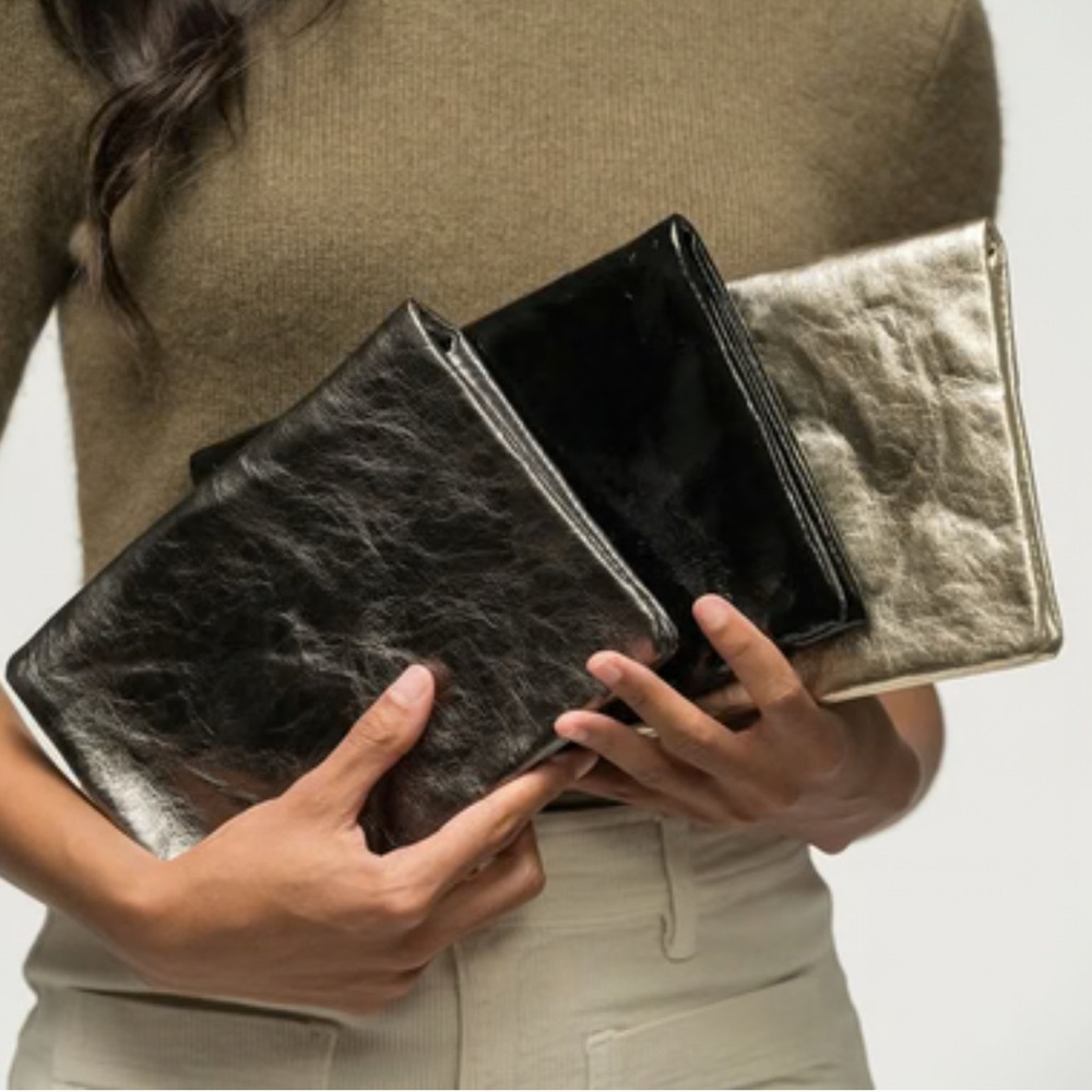 ❌ SOLD ❌ Uashmama Maru clutch in charcoal